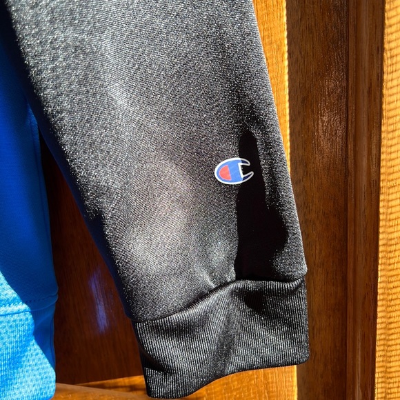 Boy’s Champion sweater hoodie - Picture 3 of 4